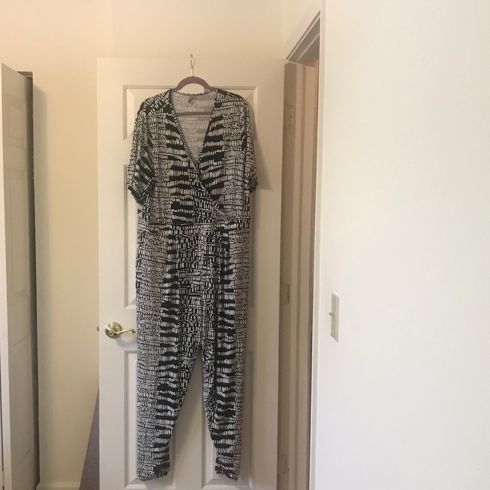 🖤Black & White Plus Size Jumpsuit🖤